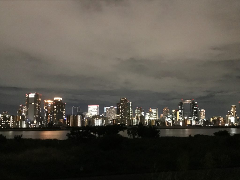 淀川右岸・十三付近から見た梅田の夜景